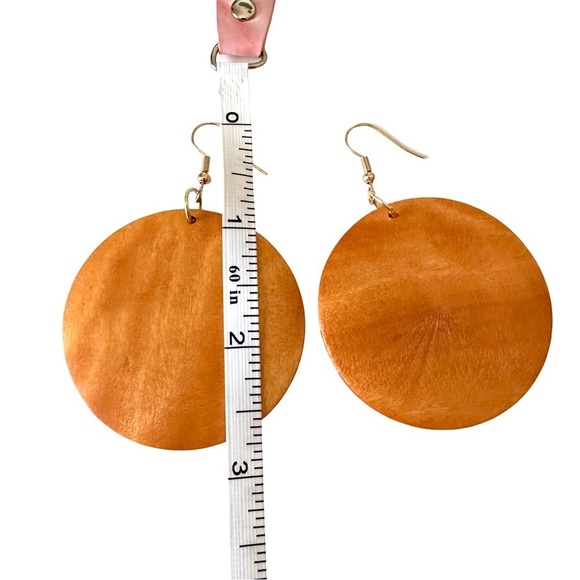 ⭐️ 5 for $25 Natural Wood Painted Lightweight Earrings Gold Tone Hoops - Picture 6 of 6